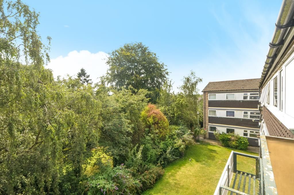 Property photo 2 of 10 Communal Gardens