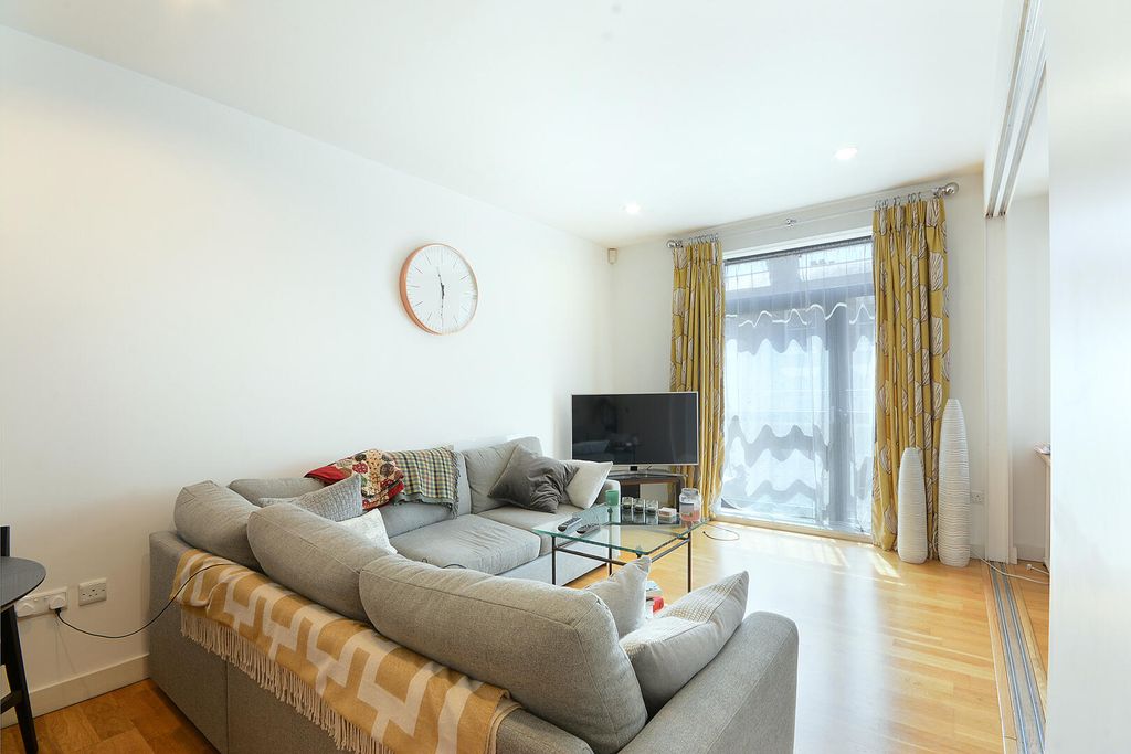 Property photo 2 of 7 Living Room