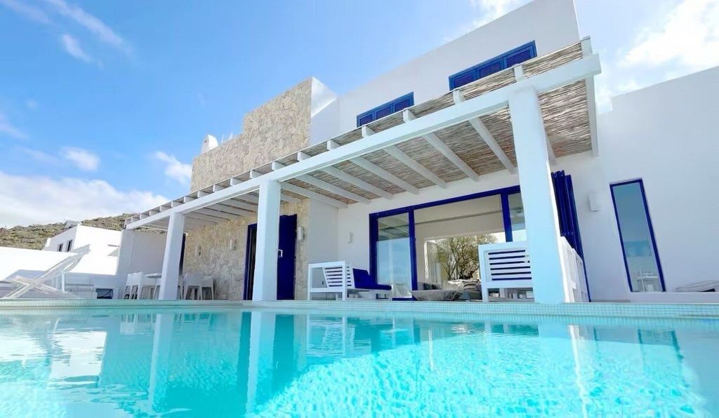 Property photo 1 of 45 Villa, Roque Del Conde