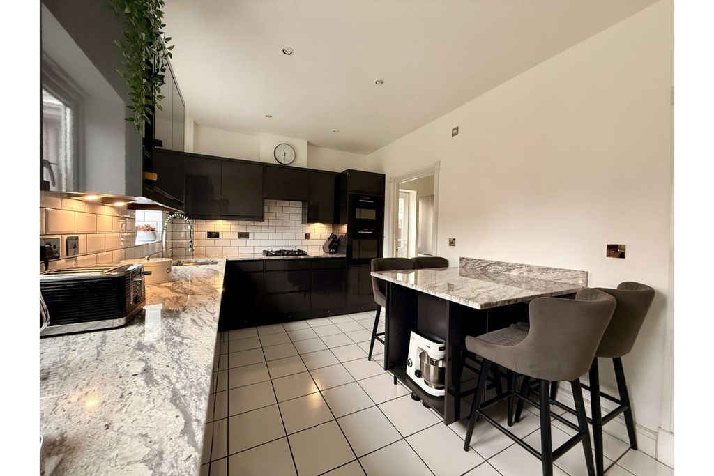 Property photo 3 of 35