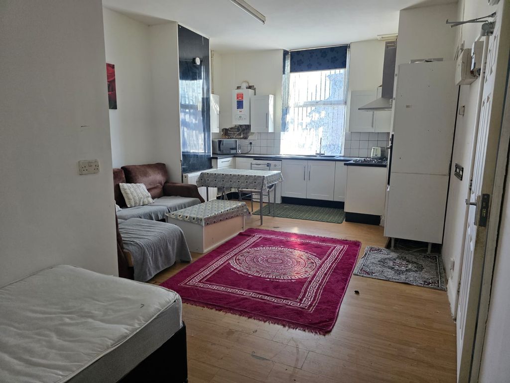 Property photo 3 of 9 Gallery