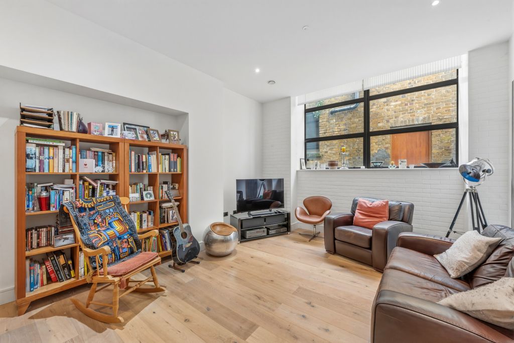 Property photo 2 of 18