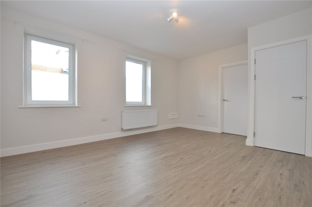 Property photo 3 of 6 Picture No. 05