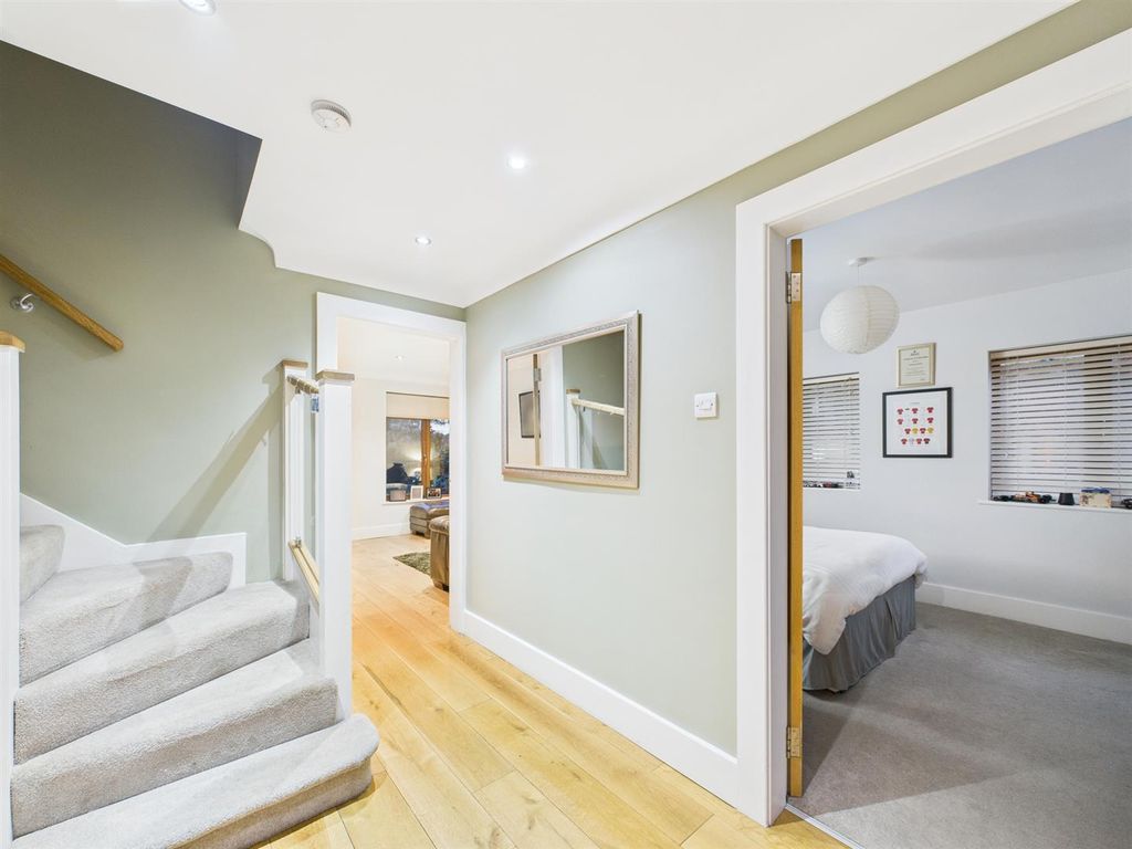 Property photo 2 of 39 Cam03604G0-Pr0188-Still015.Jpg