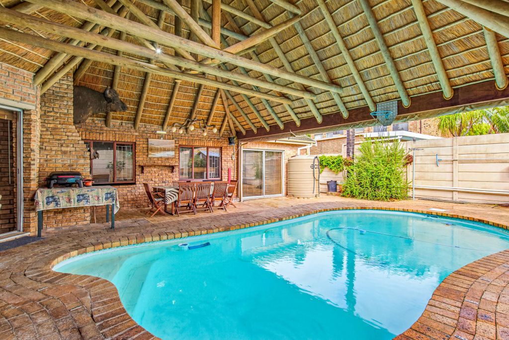 Property photo 1 of 27 1Bc1738429