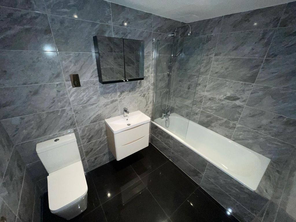 Additional image 7 of 2 bed flat to rentFlat 6, Cooper House HU1