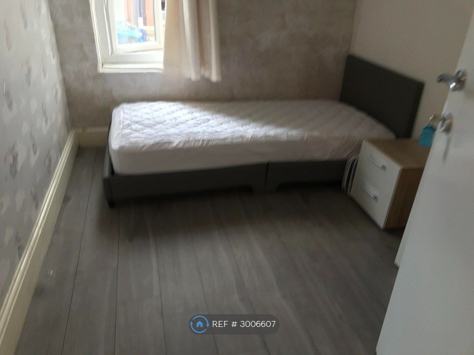 Property photo 1 of 8 Single