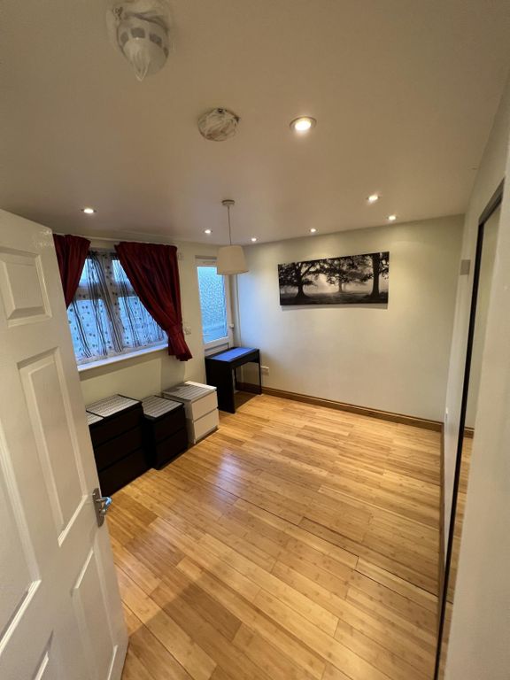 Property photo 2 of 8 Gallery
