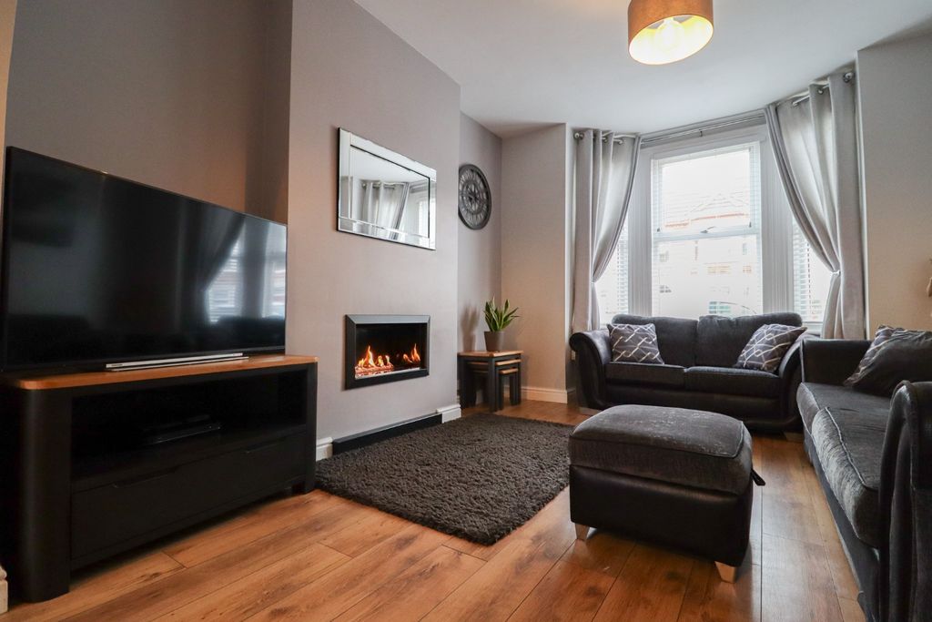 Property photo 3 of 25 3342705