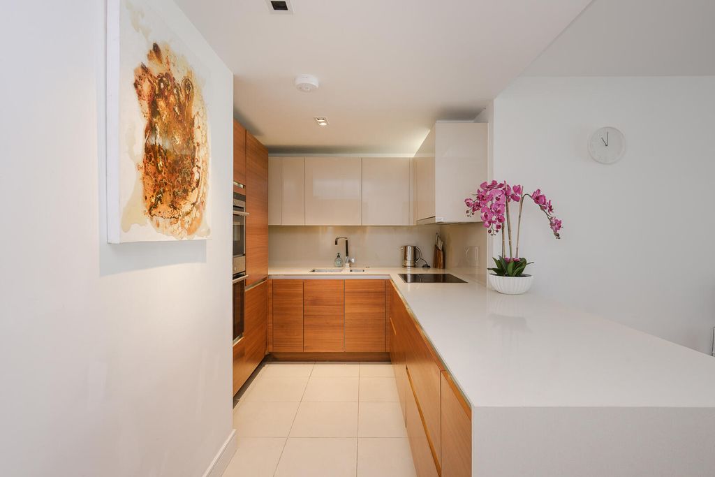 Property photo 1 of 10 Kitchen