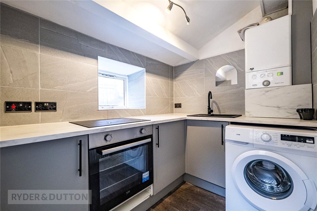 Property photo 3 of 14 Kitchen