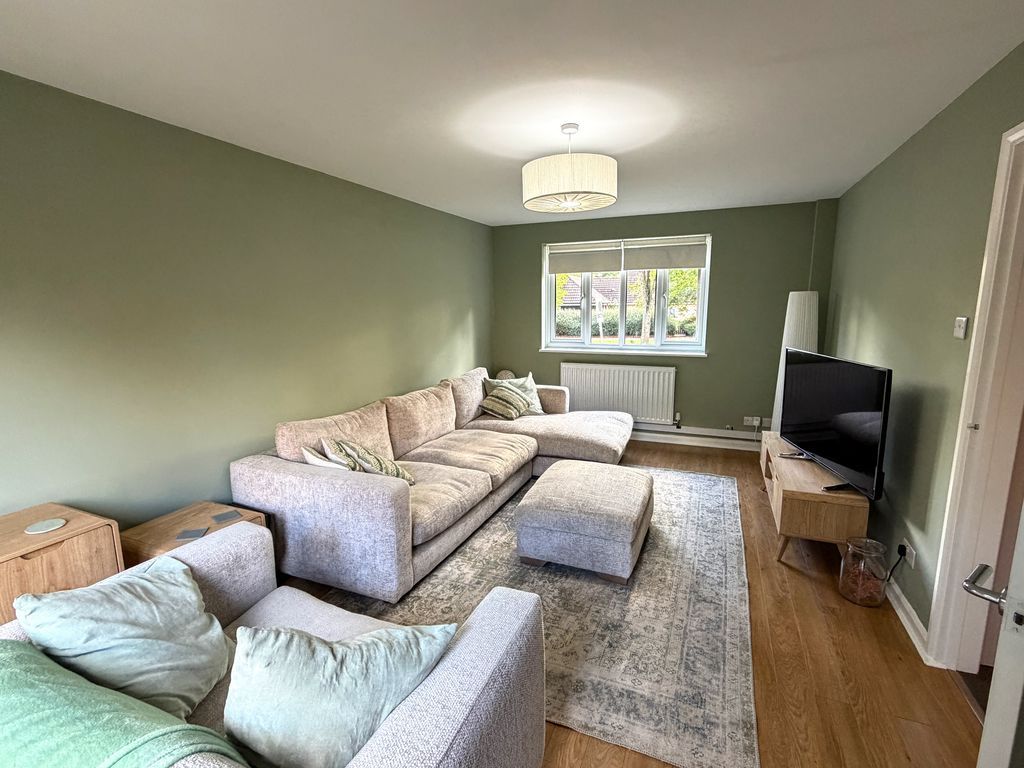 Property photo 2 of 18 Lounge