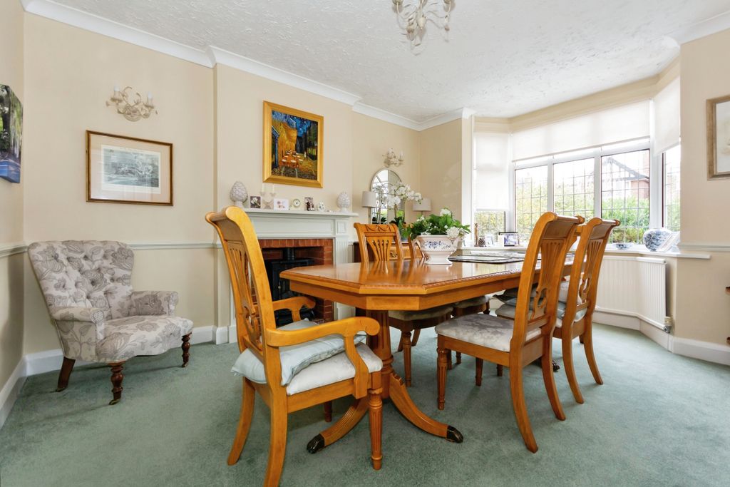 Property photo 3 of 20 Dining Room
