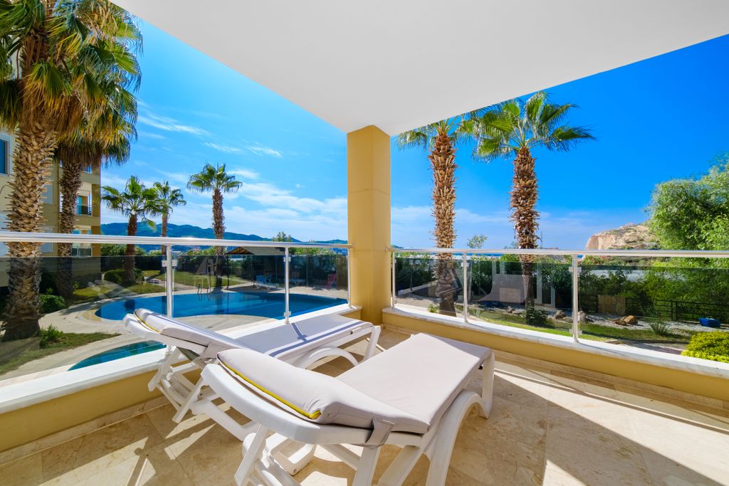 Property photo 2 of 21 Spacious 2-Bedroom Alanya Apartment For Sale - Gorgeous Sunbathing Area