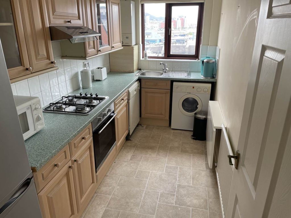 Property photo 2 of 12 Kitchen 1