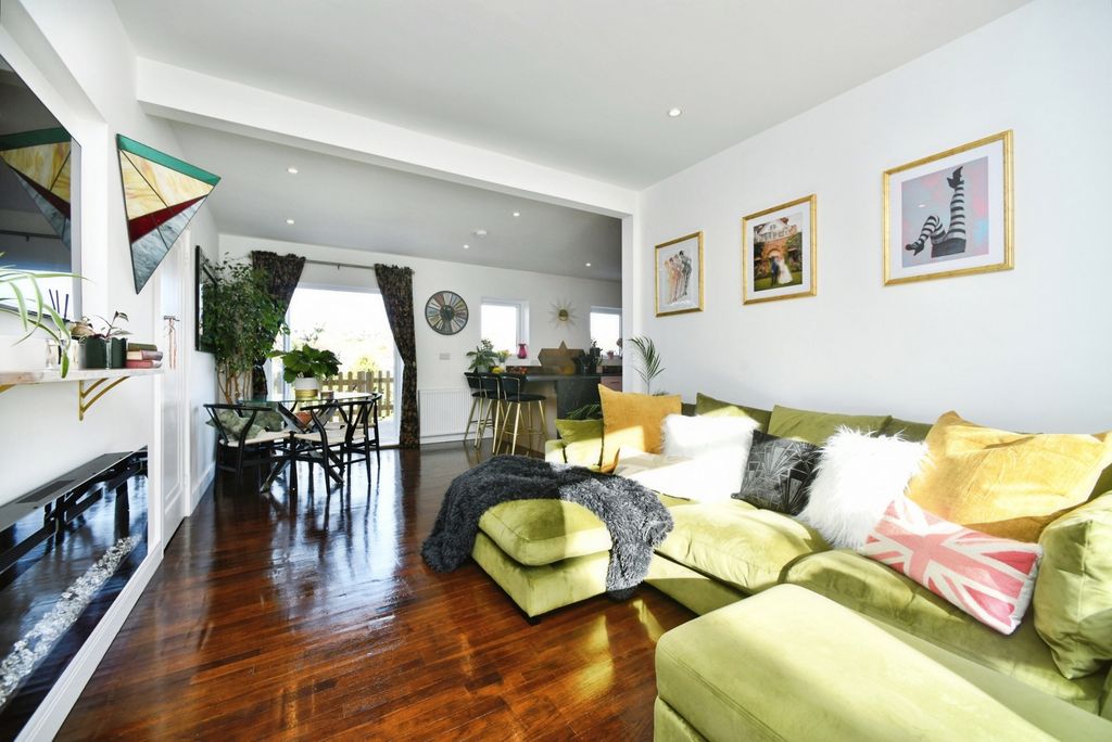 Property photo 3 of 37 Living Room