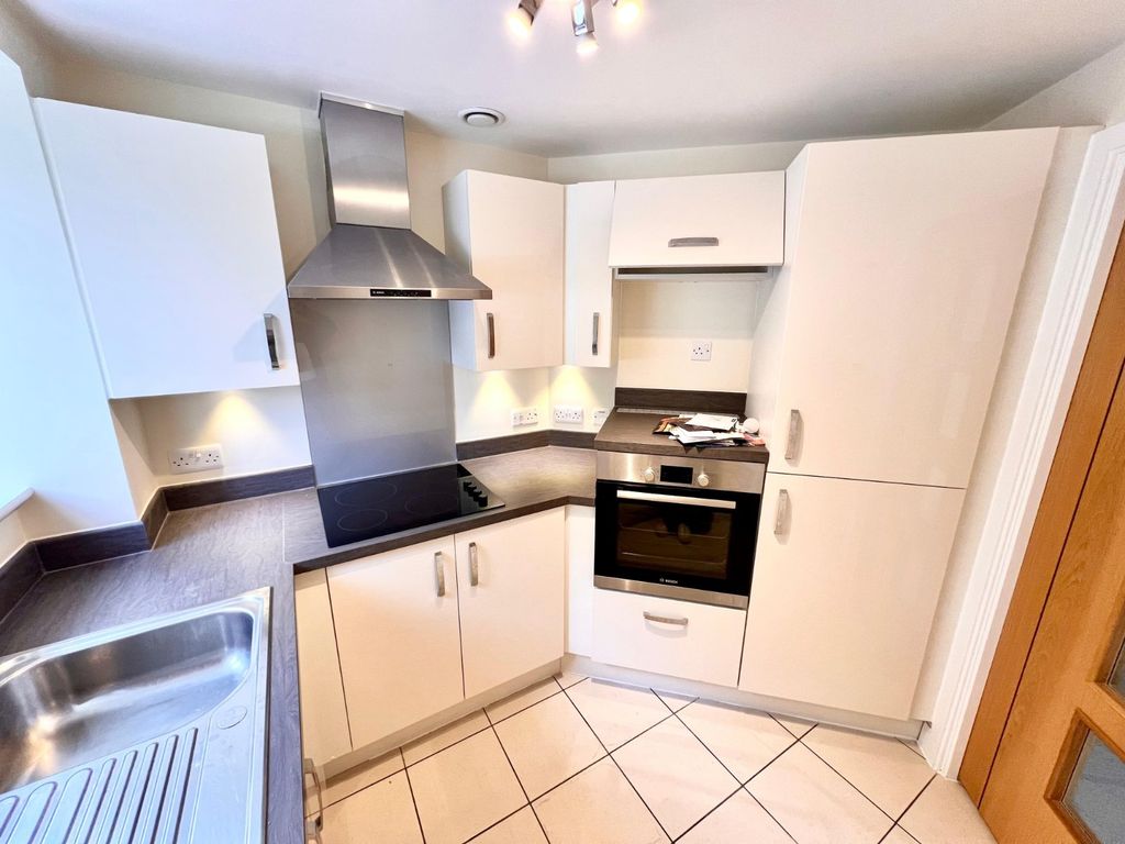 Property photo 3 of 7 Kitchen
