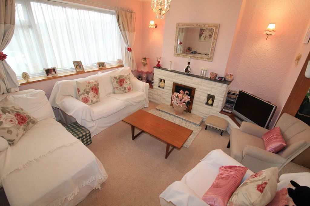 Property photo 3 of 27