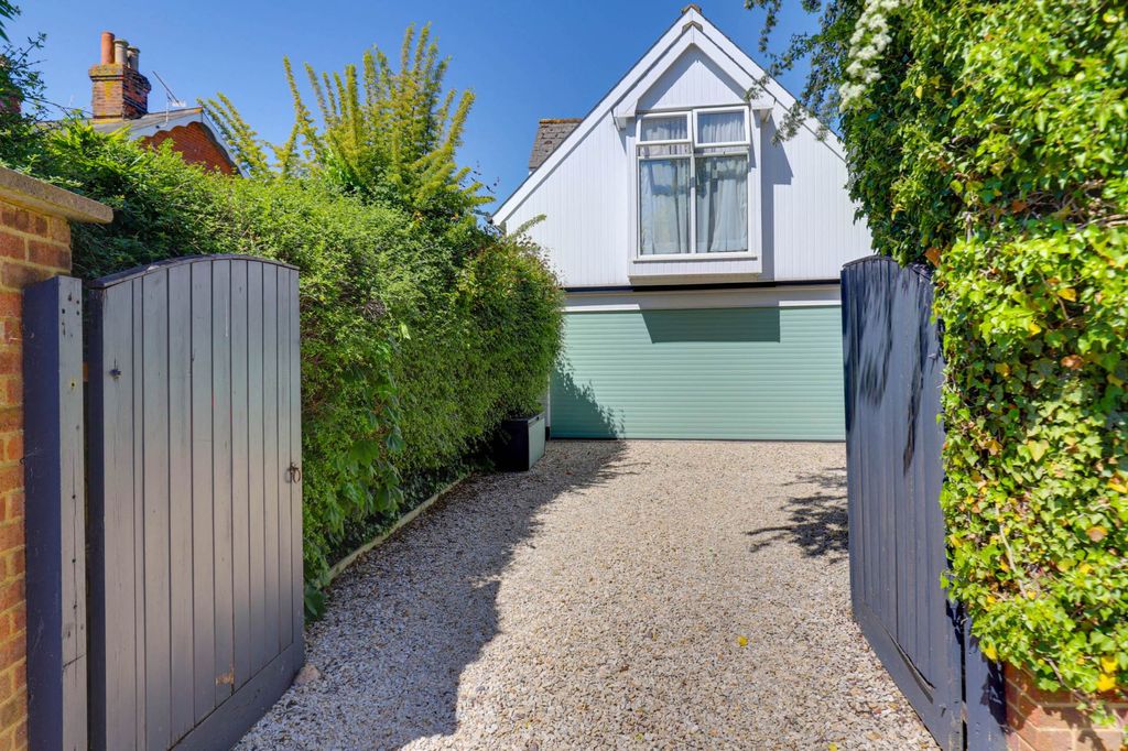 Property photo 2 of 27
