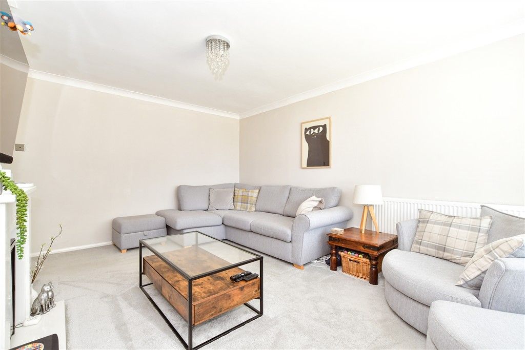 Property photo 3 of 12 Lounge