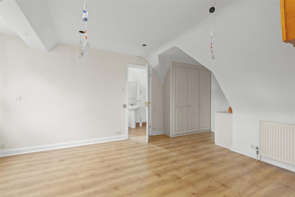 Additional image 5 of 7 bed detached house for saleLucas Road, High Wycombe HP13