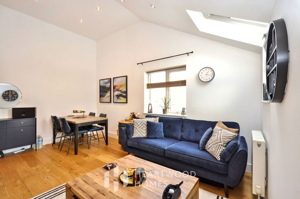 Property photo 3 of 8