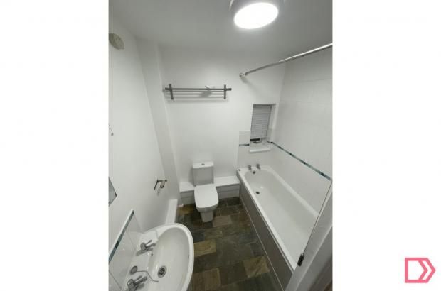 Property photo 3 of 10 Bathroom (1).Jpg