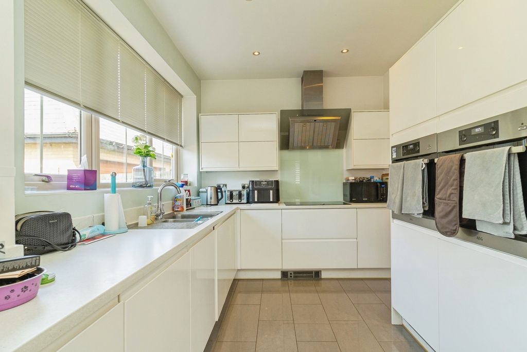 Property photo 3 of 27 Pbox-Img.Jpg