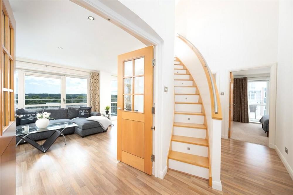 Property photo 2 of 20 Hallway