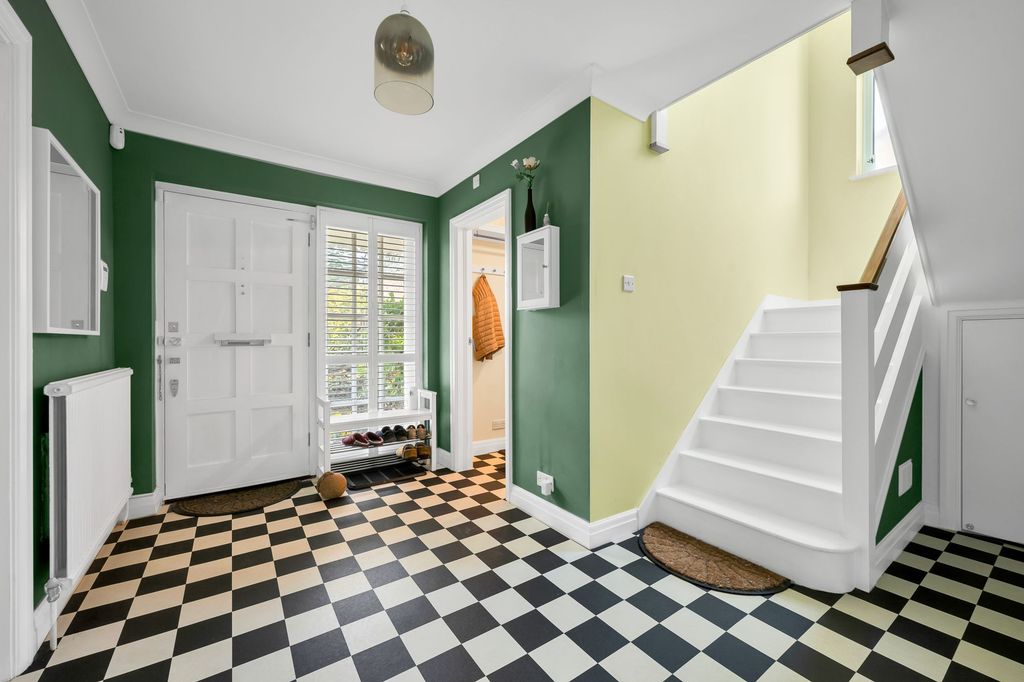 Property photo 3 of 18