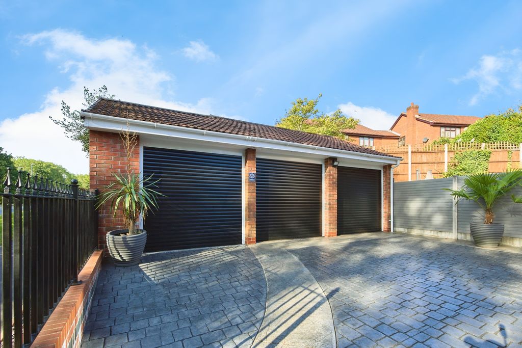 Property photo 2 of 16