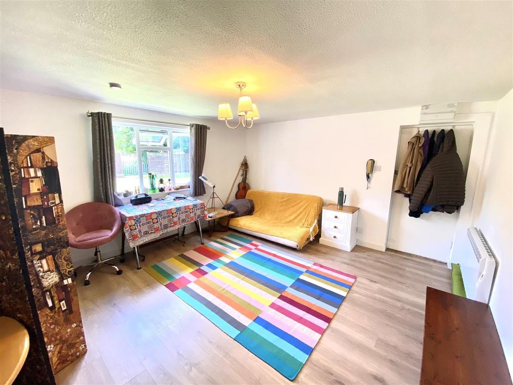 Property photo 2 of 5 38 Nash L.Jpg