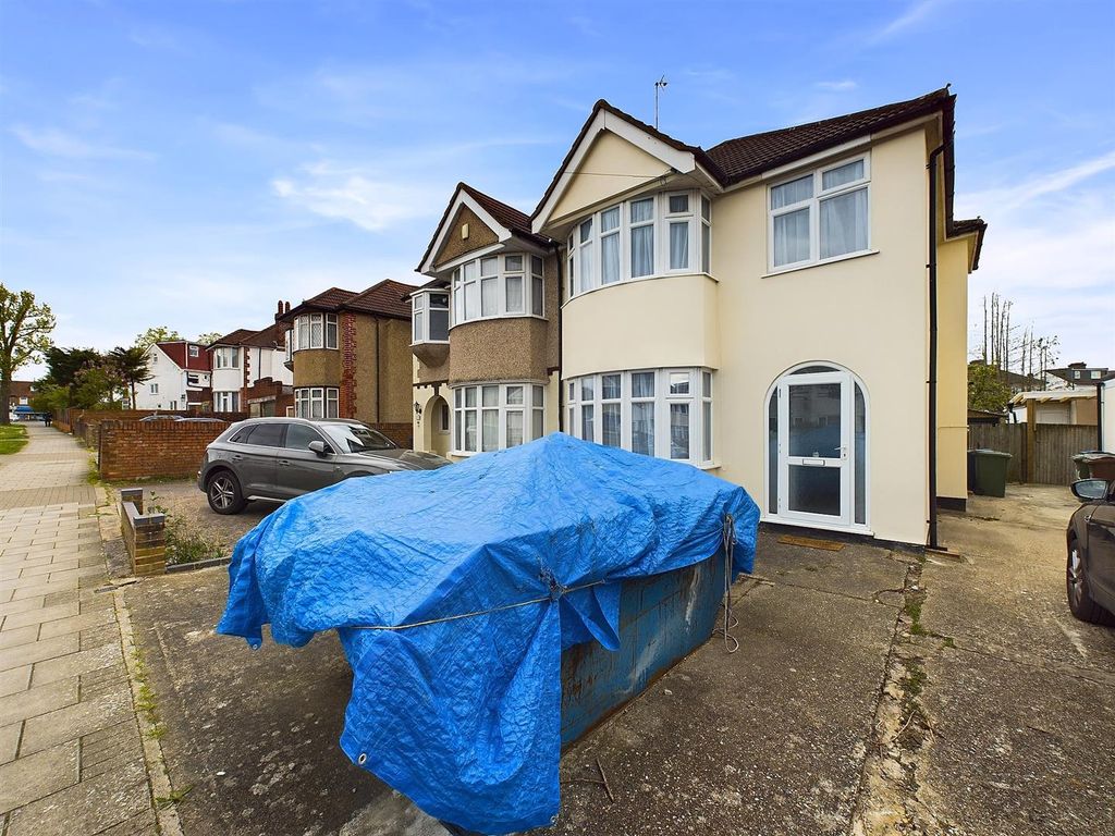 Property photo 1 of 12 Cam03510G0-Pr0076-Still015.Jpg