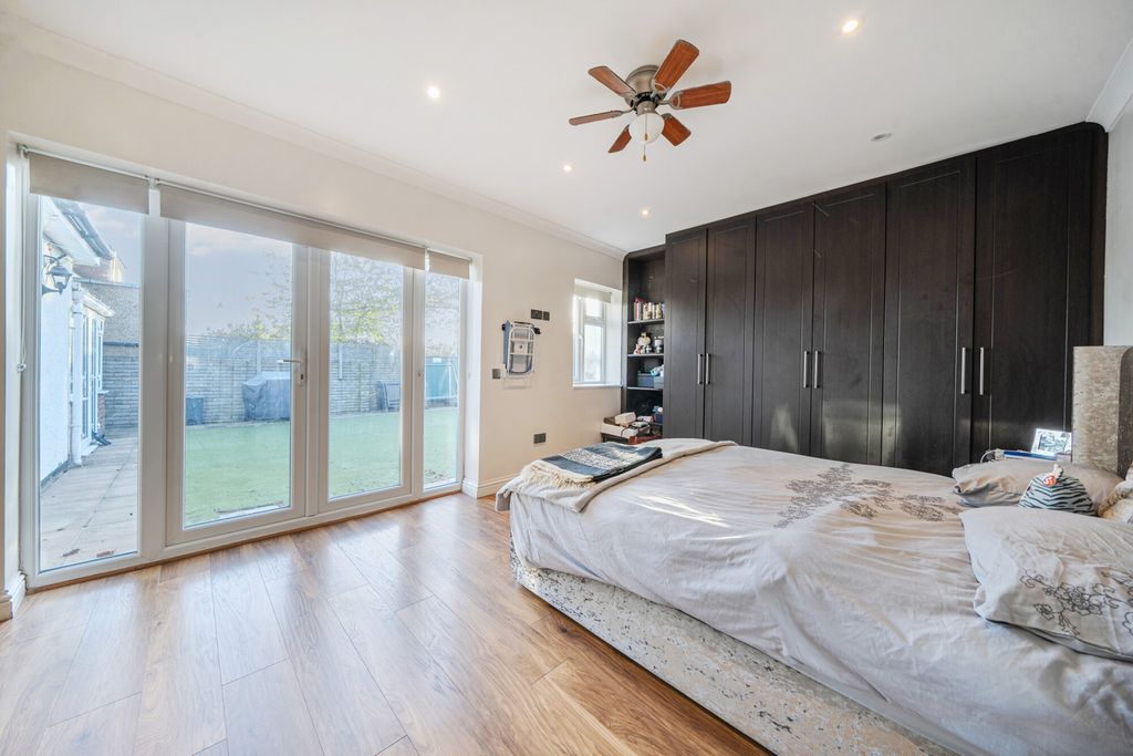 Property photo 2 of 21 1382009-8-691B3Df...