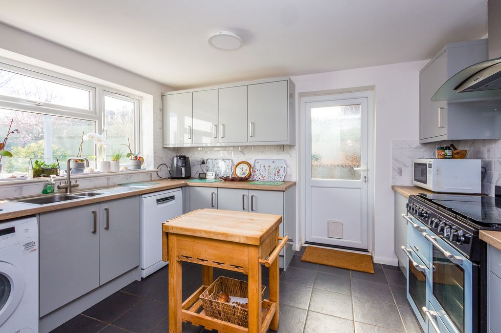 Property photo 3 of 16 Kitchen