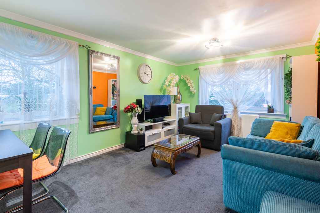 Property photo 2 of 21