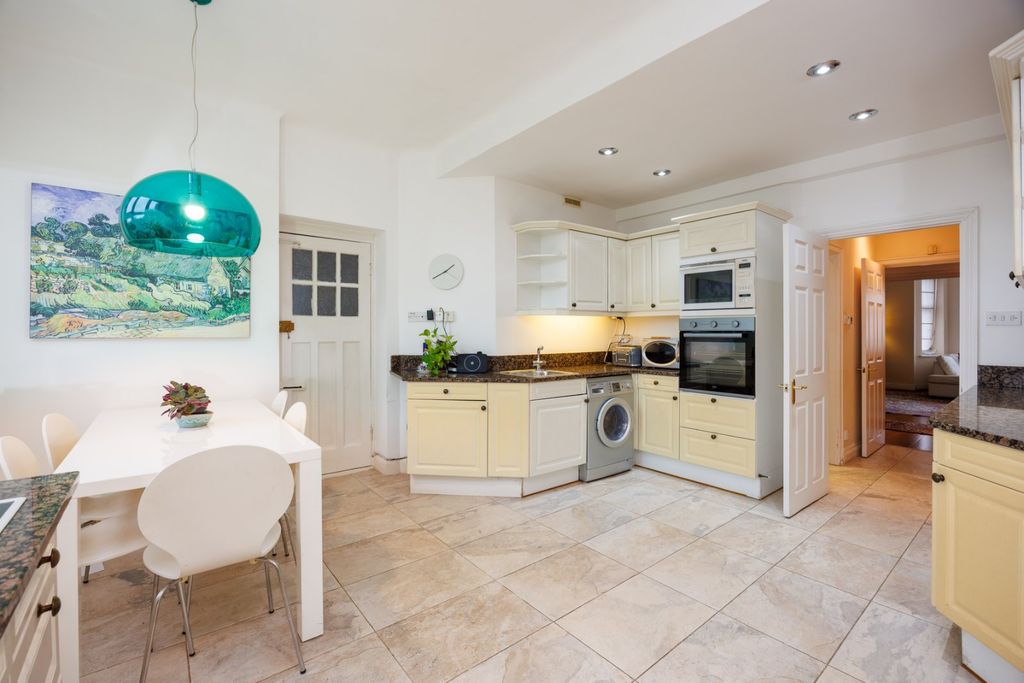 Property photo 3 of 8