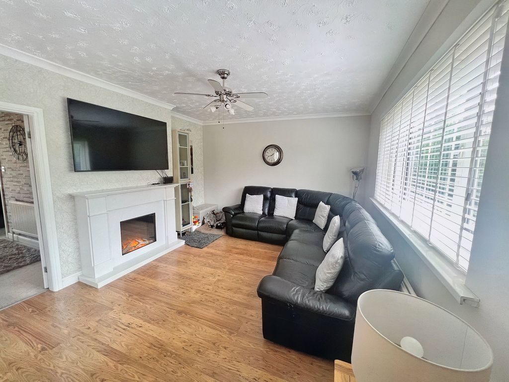 Property photo 3 of 25