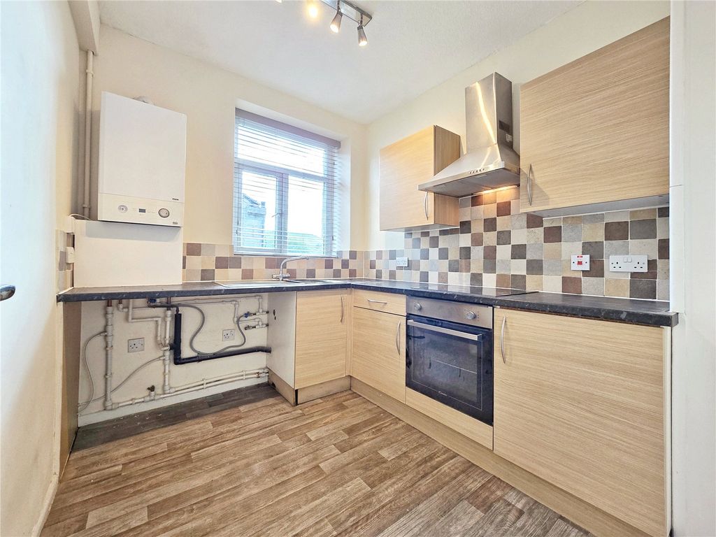 Property photo 3 of 12 Kitchen