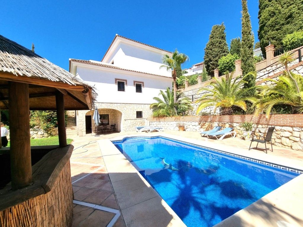 Property photo 1 of 20 Villa With Pool Bar