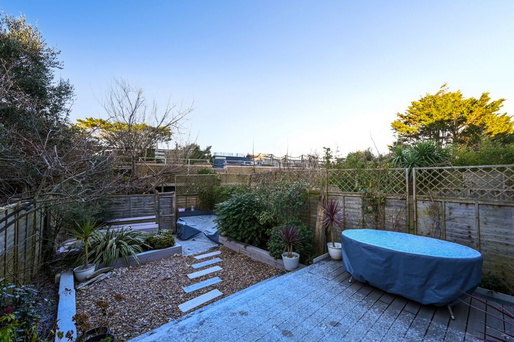 Property photo 2 of 33 Rear Garden