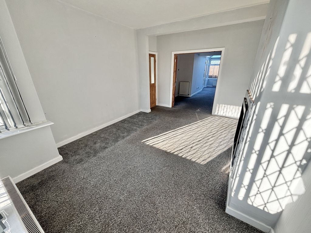 Property photo 3 of 27