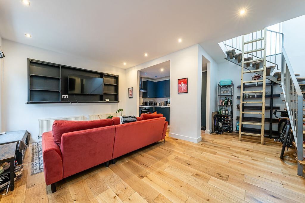 Property photo 2 of 11