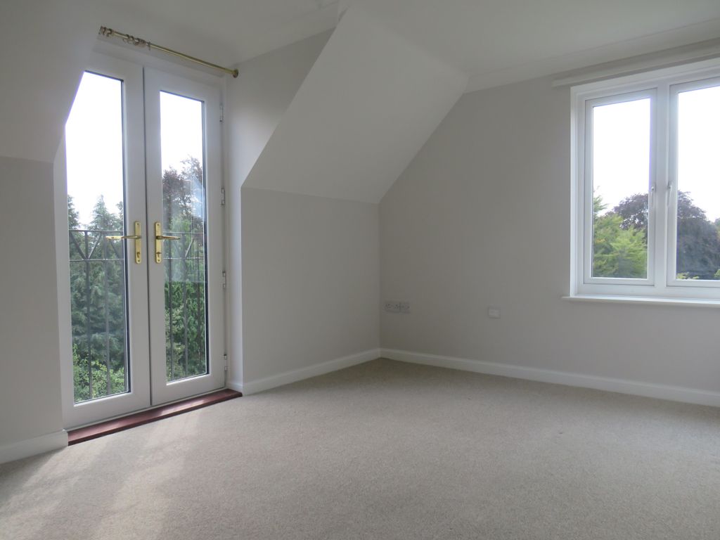Property photo 3 of 10 Living Room