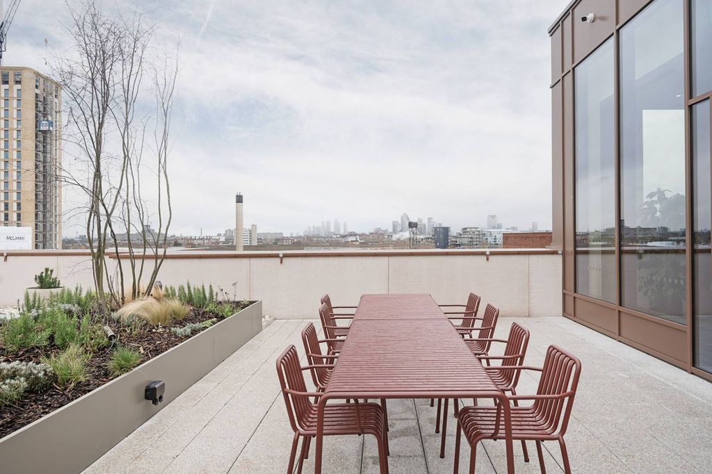 Property photo 2 of 38