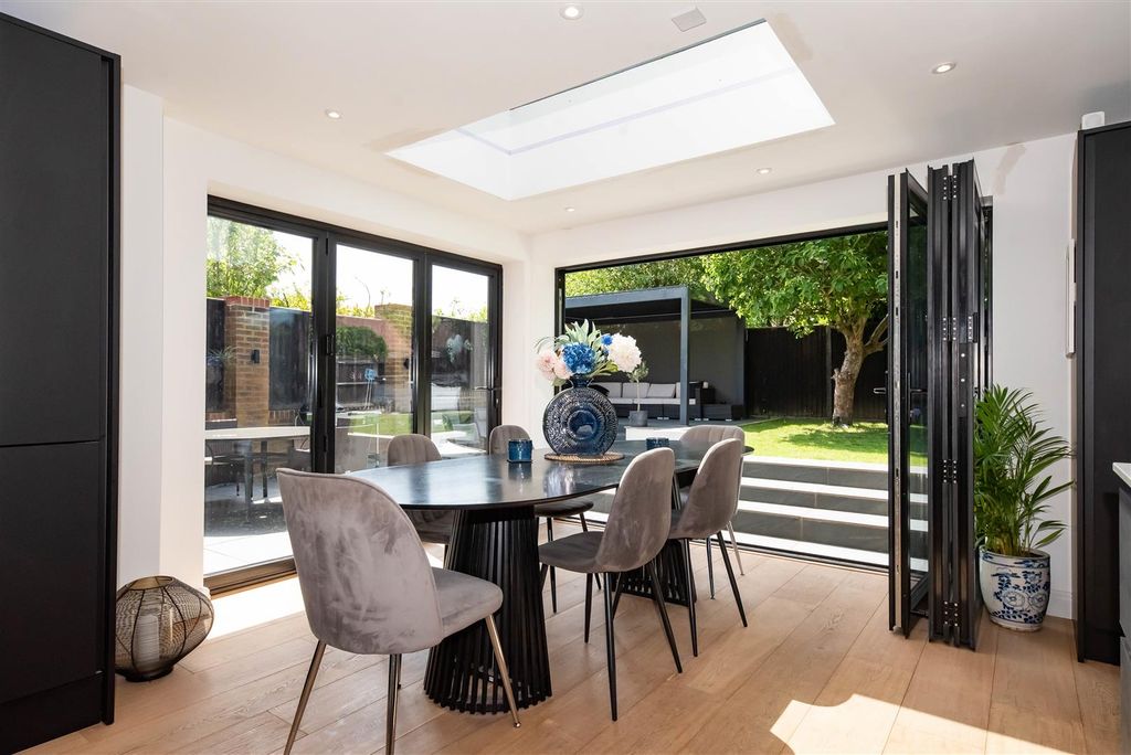 Additional image 4 of 6 bed detached house for saleSorrel Drive, Lightwater GU18