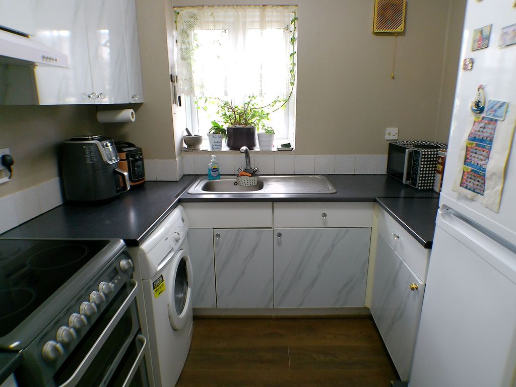 Property photo 3 of 6