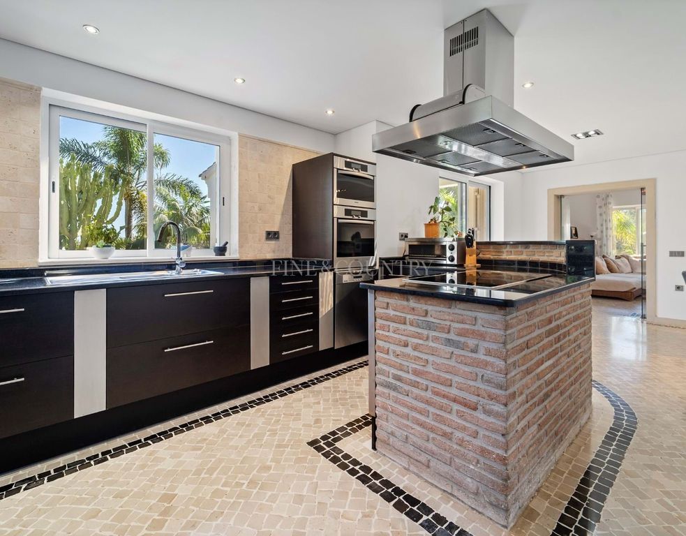 Property photo 2 of 30