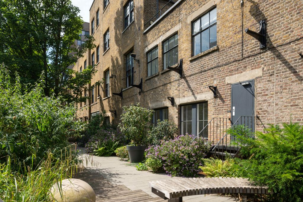 Property photo 3 of 16 Communal Waterfront Seating