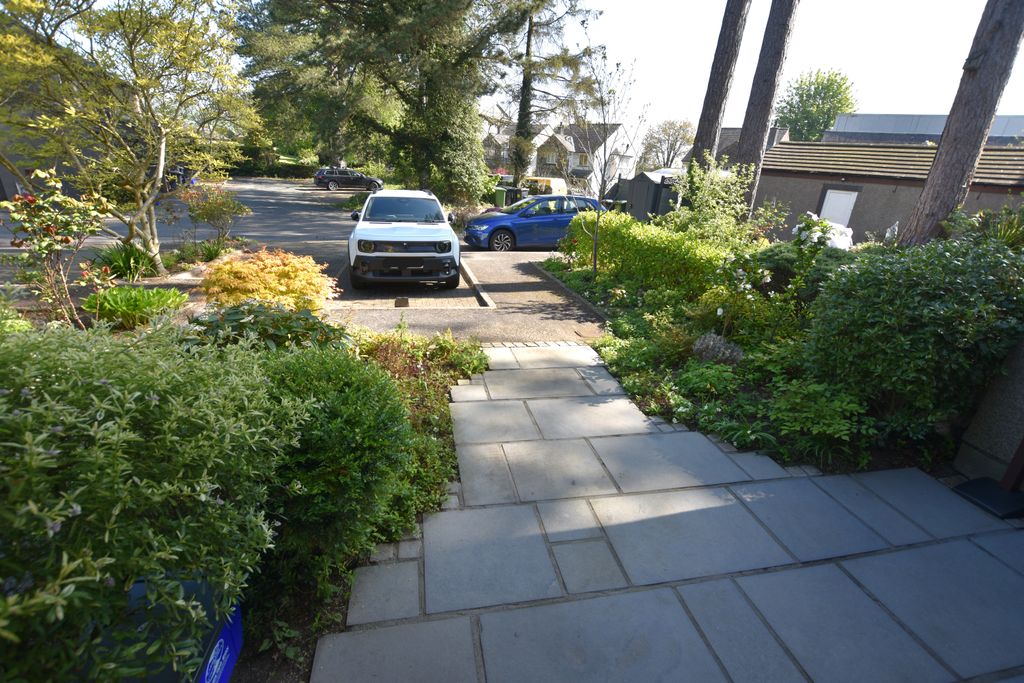 Property photo 2 of 28